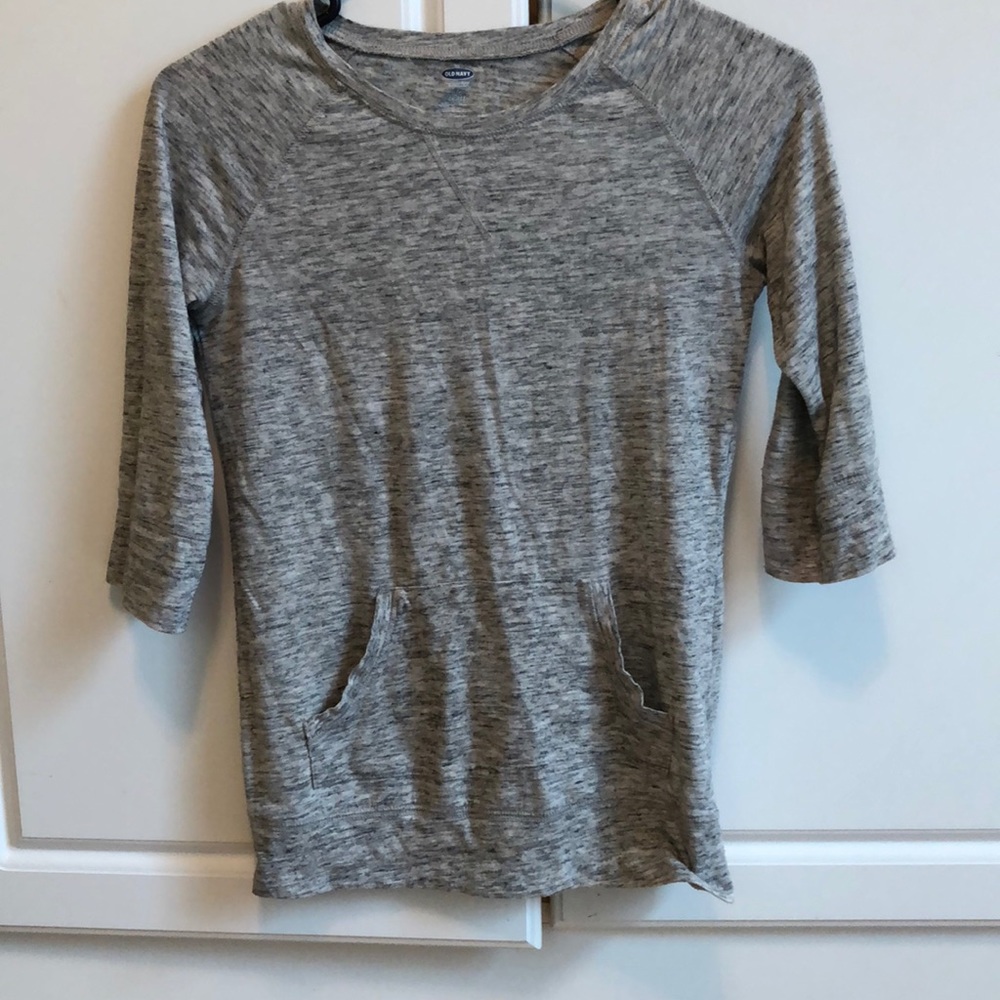 Grey 1/4 length shirt